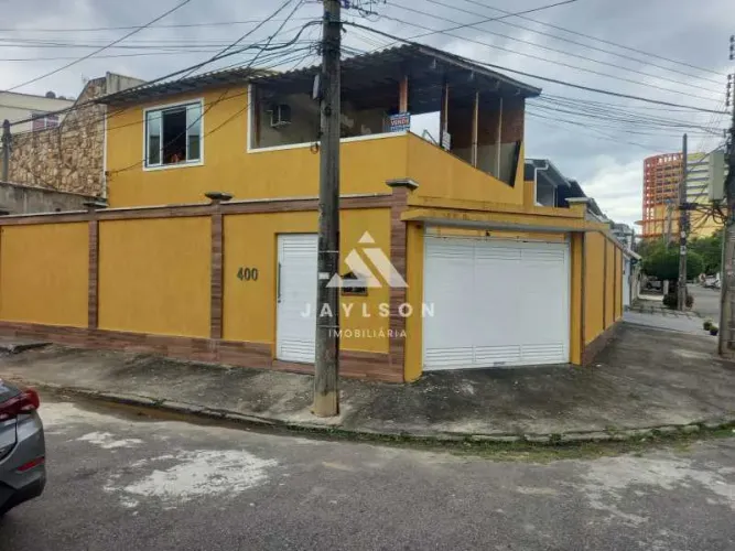 Casa em Condomínio - / Residencial / Irajá