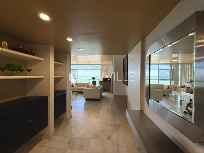 Apartamento frente mar à venda na Av. Boa Viagem 240m² e retrofit com lazer