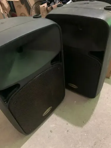 Apenas hoje!!!! Par de Caixa ativa Sansom 450 watts ótima para barzinho / estúdio / igreja