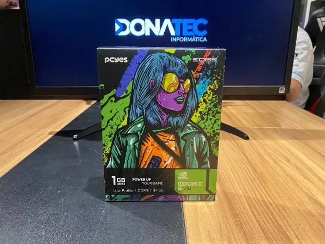 (Loja Física) Placa de Vídeo Nvidia Geforce PCYes G210 Projeto Edge 1GB, DDR3, 64BIT