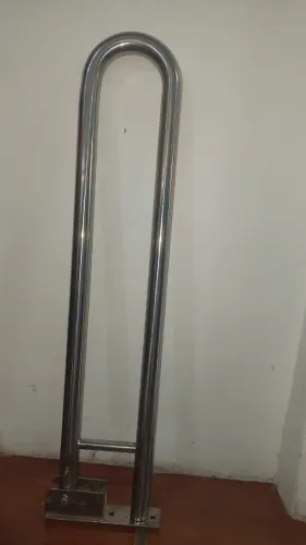Barra articulada para vaso sanitário