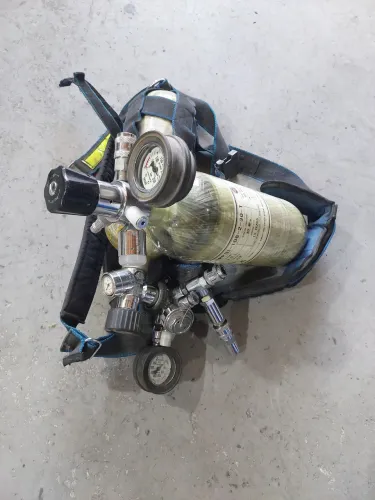 Cilindros de Air Safety com manômetro usados