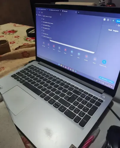Lenovo IdeaPad 1 AMD Ryzen 5 7520U 8GB 512GB SSD