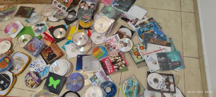 Cd's e dvd' de música,filmes, jogos