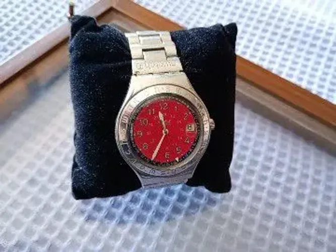 Relógio Swatch  Happy Joe Rede, em aço, mostrador vermelho 