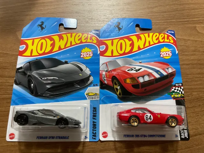 Hotweels Ferrari SF 90 + Ferrari 365 GTB4