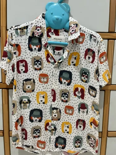 Camisa Infantil Manga Curta com Estampa de Cachorros
