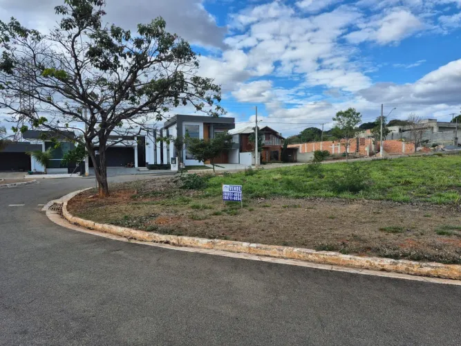 Lote de 370 m2 no condomínio Vitória Tênis Prime em Pedro Leopoldo