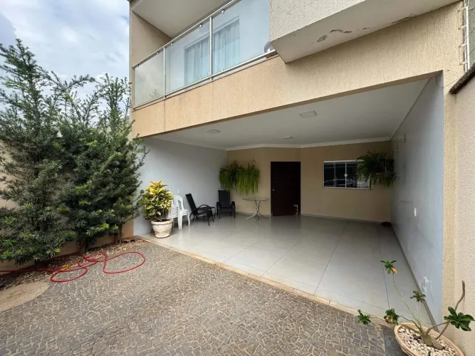 Sobrado com piscina disponível para locação, completo em armários, próximo ao Dinamite, no