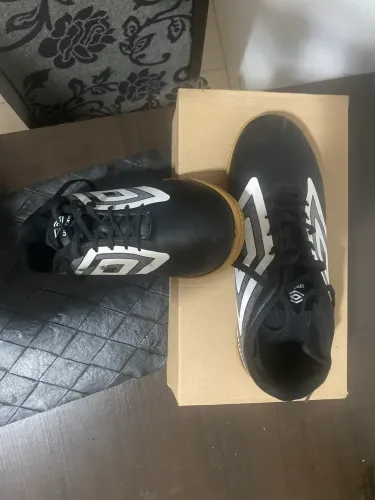 Tênis futsal umbro N 41