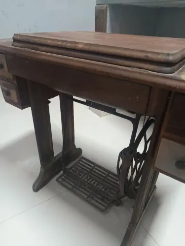 Máquina de costura rústica