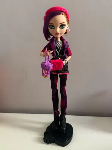 Boneca Ever After High poppy
