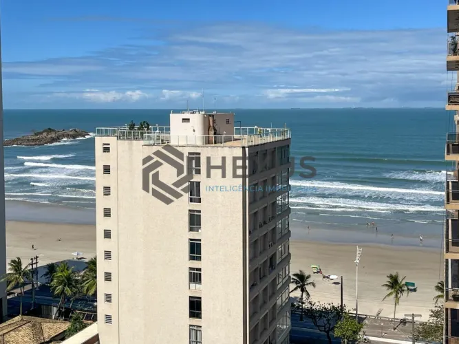 Apartamento com varanda e vista mar na quadra mar da Praia das Pitangueiras, Guaruja