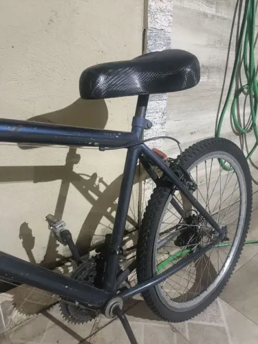 Bicicleta com Marchas só precisa de uma tinta pra ficar nova ...