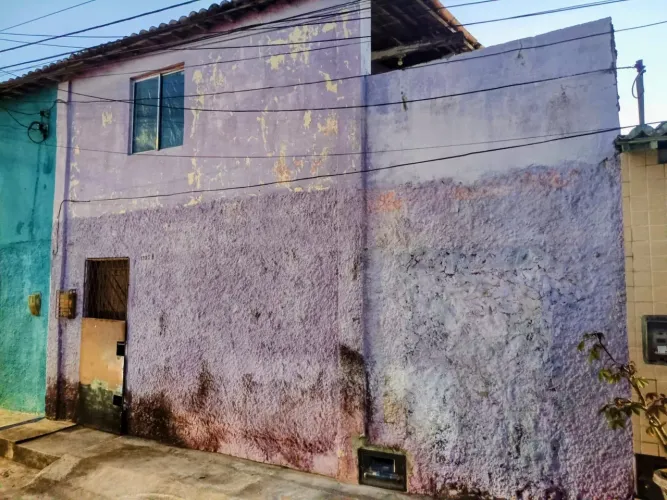 Vende-se uma casa