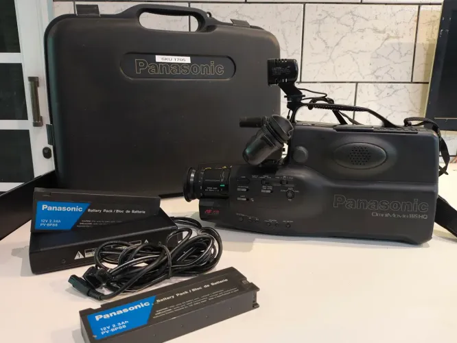 Filmadora Panasonic OmniMovie VHS HQ AFx8 Vintage + Maleta e Acessórios para peças reparo