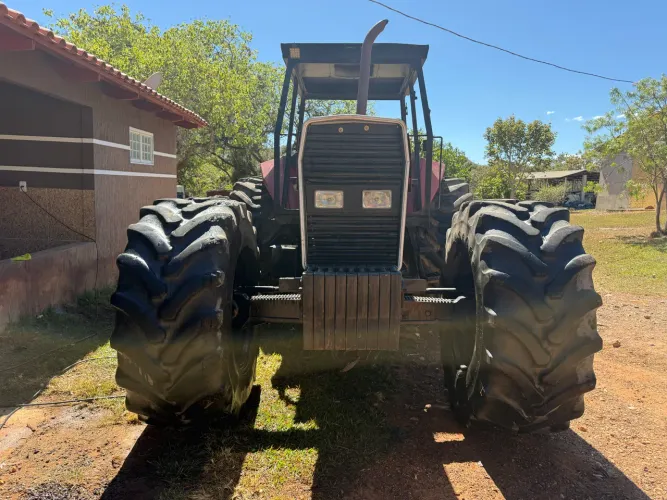 VENDE-SE - TRATOR MASSEY FERGUSON 680