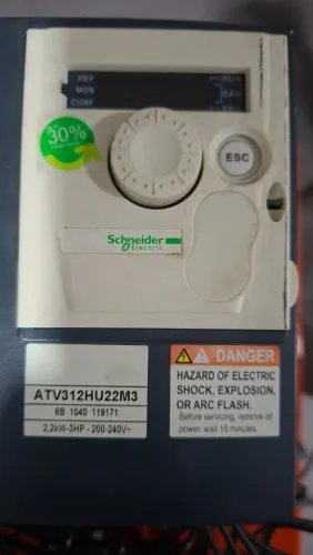 2 Inversores de Frequência de 3HP cada.