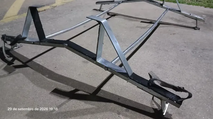 Rack suporte escada carro uno gol palio Universal cor prateado ( NÃO POSSUI FERRUGEM)