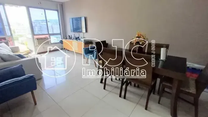 Rua Visconde de Figueiredo, juntinho a Praça Sãens Pena  (metrô)