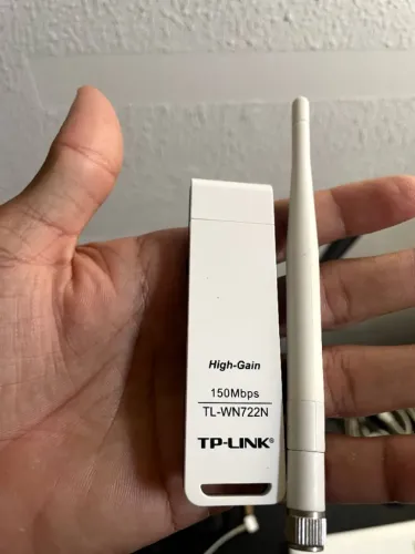 Dois adaptadores de rede WIFI (TP-Link/D-Link)