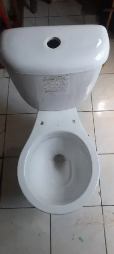 Vendo esse vaso sanitário acoplado luzarte retirada no local