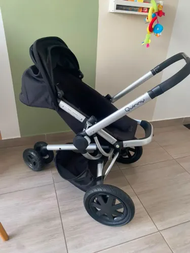 Carrinho de bebê Quinny
