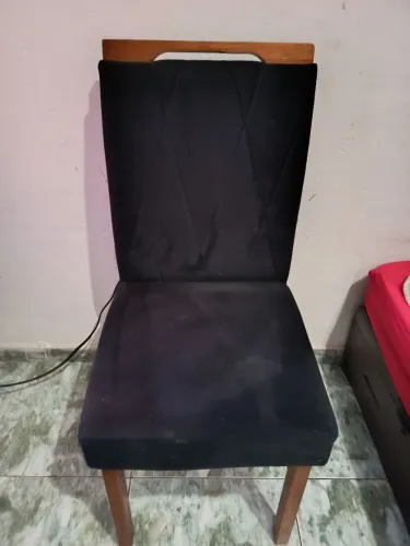 Vendo 4 cadeiras acochoada de mesa