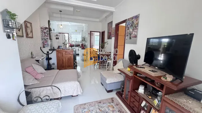 Apartamento a 500m da praia com 2 quartos (1 suíte) em condomínio familiar