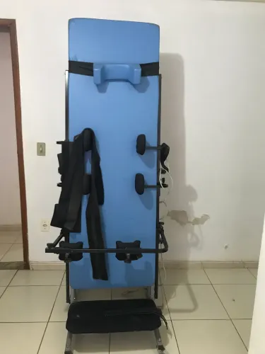 Cama terapêutica com elevação elétrica