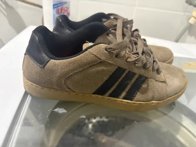Tênis Adidas - número 38