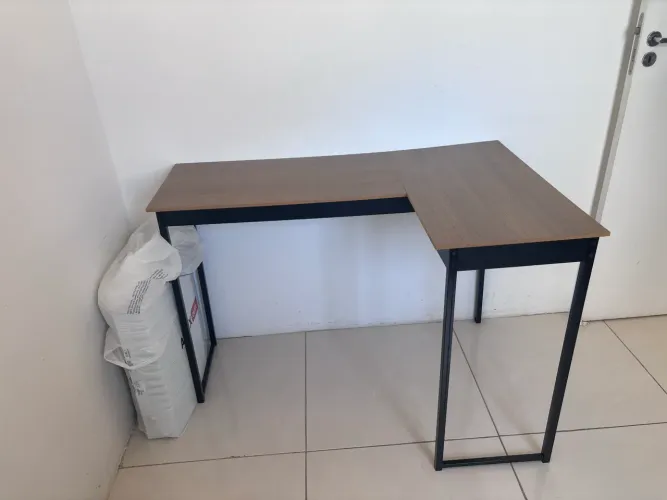 Mesa escritório em L