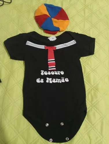 Body temático Quico com Boné 