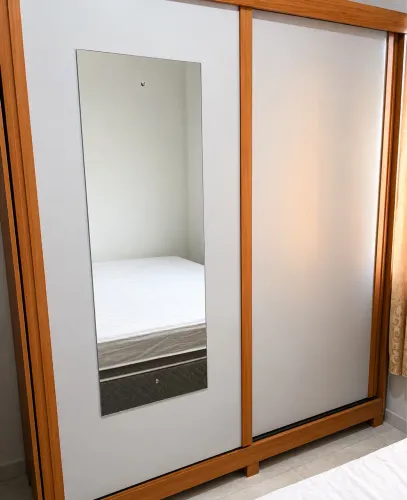 Guarda-Roupa Casal com Espelho, Portas de Correr