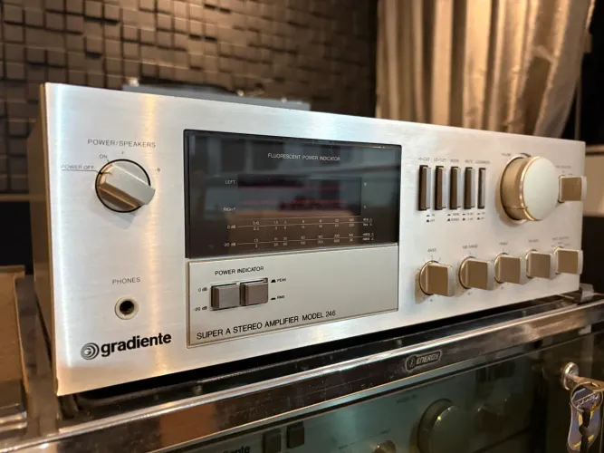 Gradiente model 246 muito novo
