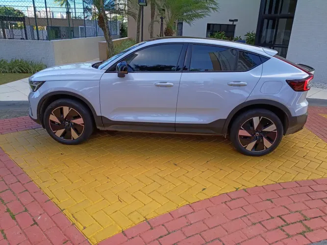 Volvo C40 Recharge Plus (elétrico) 2024