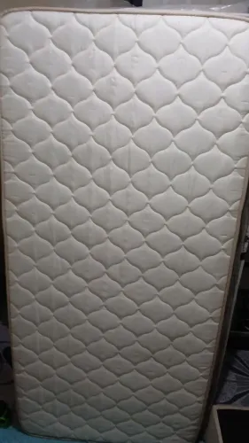 Vendo colchão de solteiro semi novo..