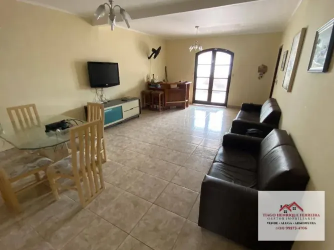 Casa térrea, 3 dormitórios, sendo 1 suíte, churrasqueira, piscina. Jardim Suarão, Itanhaem