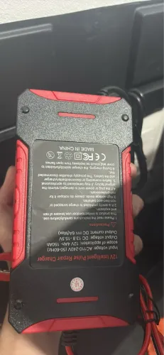 Carregador de Bateria de Carro Inteligente 12V com LCD e Função Reparo - Novo