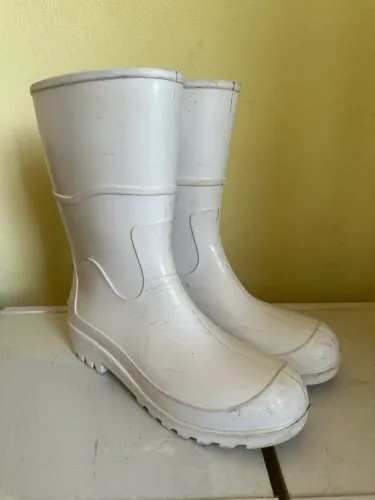 Bota de borracha tamanho 37