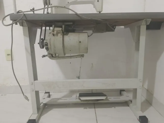 Máquina reta industrial