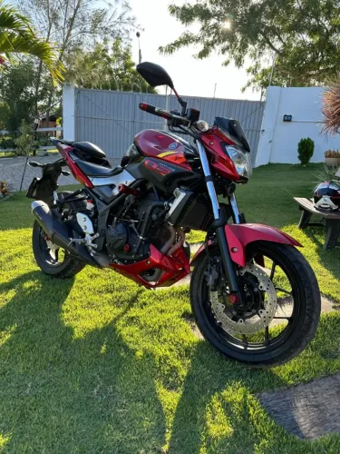 Moto Mt03, ano 2017 vermelha. Modelo:Yamaha único dono, IPVA 2026 pago. Valor: 19 mil 