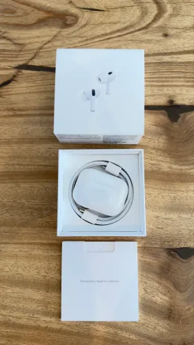AirPods Pro (2ª geração) com estojo de recarga MagSafe (USB-C) Branco