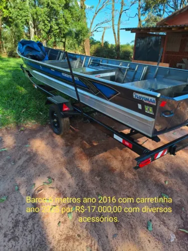 Barco diferenciado de 6 metros e carretinha, tudo feito para melhorar o conforto 