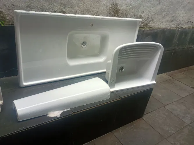 Pia e tanque de louça, nunca usado retirado do apartamento 250 reais pra sair hj