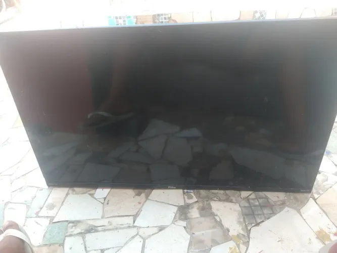 Tv tela trincada serve para retirar peças  Philco 43