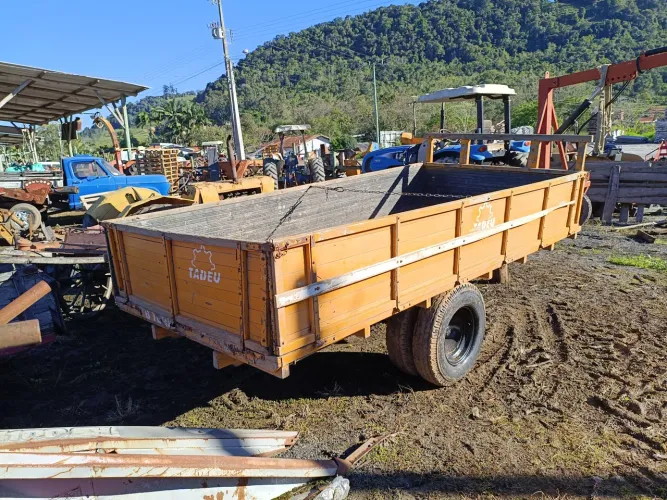 Carreta amarela Tadeu 6 ton