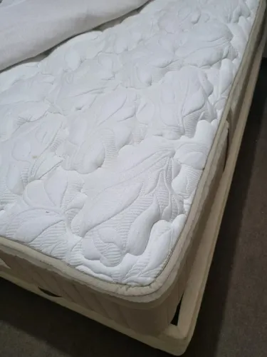 CAMA QUEEN POUCO USO COM MASSAGEM