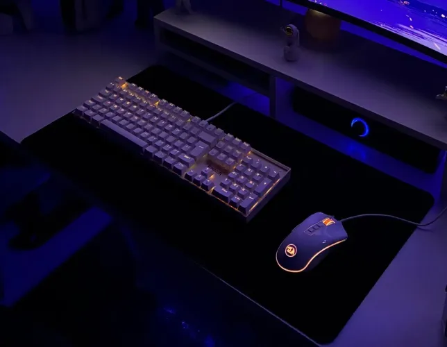 Teclado e mouse Redragon branco RGB