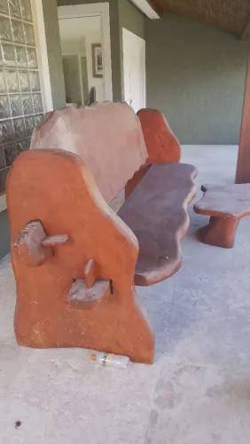 Mesas e bancos